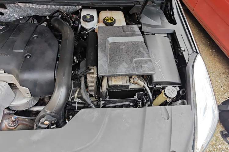Used Cadillac XTS 2017 28T Tech Edition Engine Bay Left
