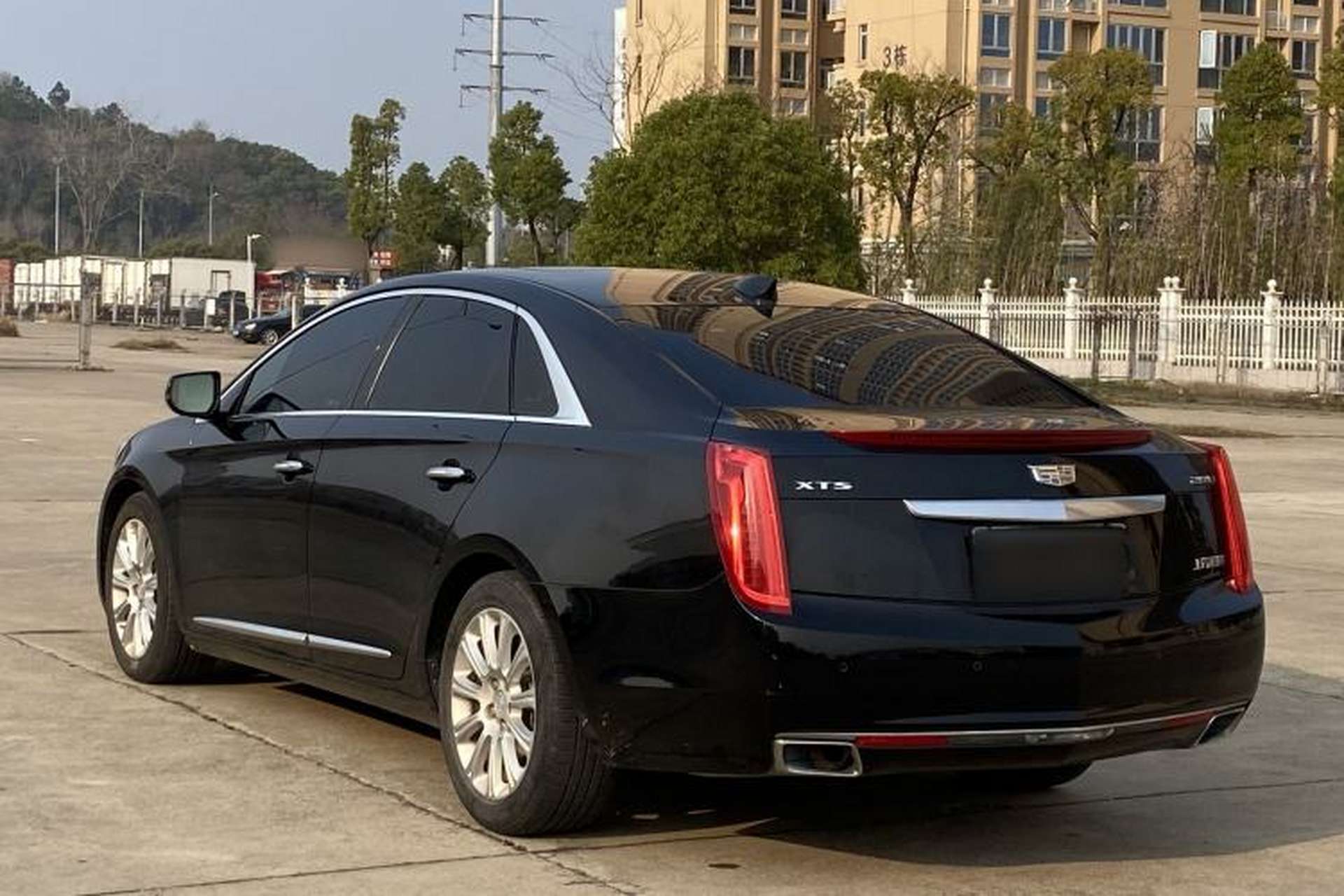 Used Cadillac XTS 2017 28T Luxury Model Exterior 3