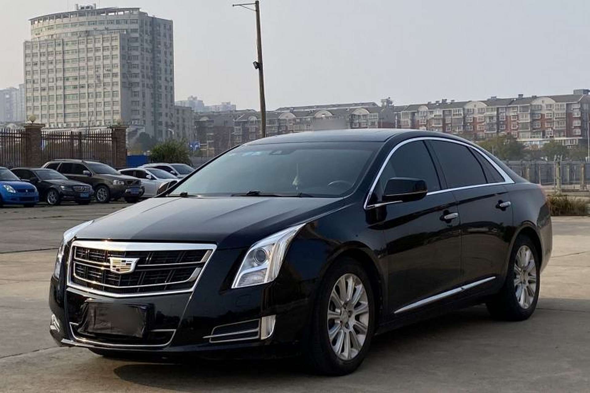 Used Cadillac XTS 2017 28T Luxury Model Front Left 45 Deg