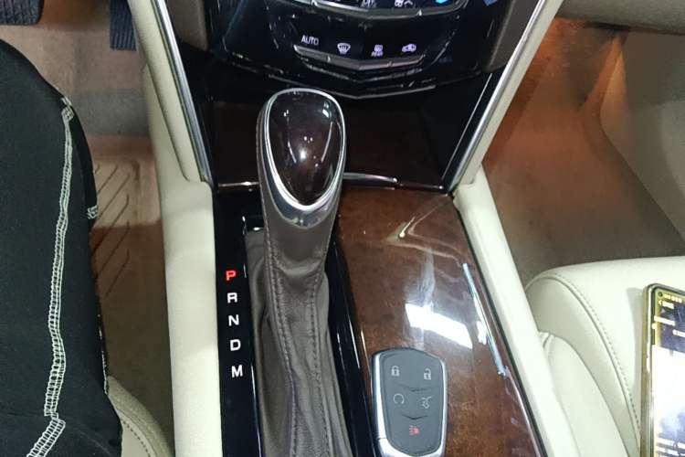 Used Cadillac XTS 2017 28T Elite Model Gear Lever