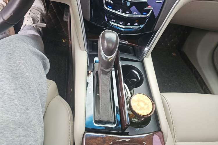 Used Cadillac XTS 2017 28T Tech Edition Gear Lever