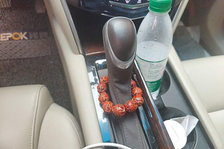 Used Cadillac XTS 2017 28T Tech Edition Gear Lever