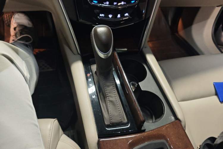 Used Cadillac XTS 2017 28T Tech Edition Gear Lever