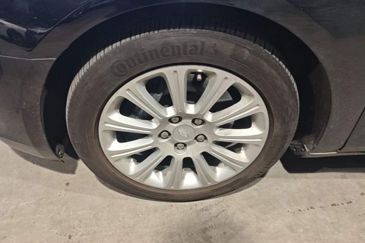 Used Cadillac XTS 2017 28T Tech Edition Left Front Wheel Hub
