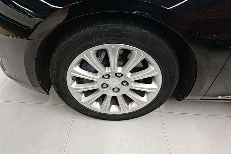 Used Cadillac XTS 2017 28T Tech Edition Left Front Wheel Hub