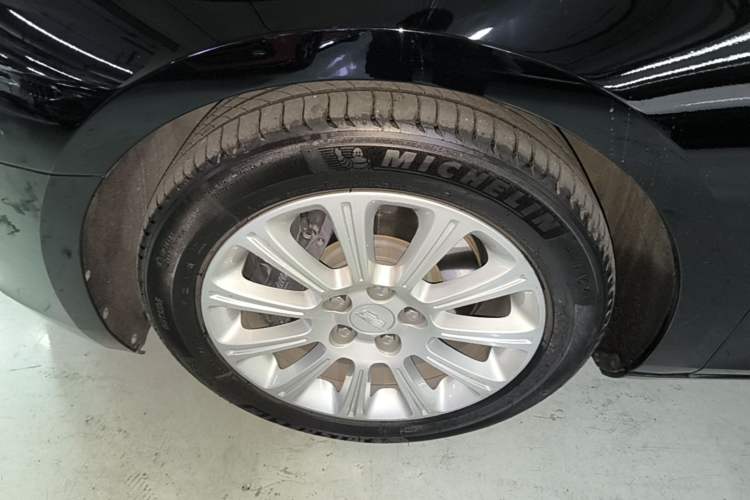 Used Cadillac XTS 2017 28T Tech Edition Left Front Wheel Hub