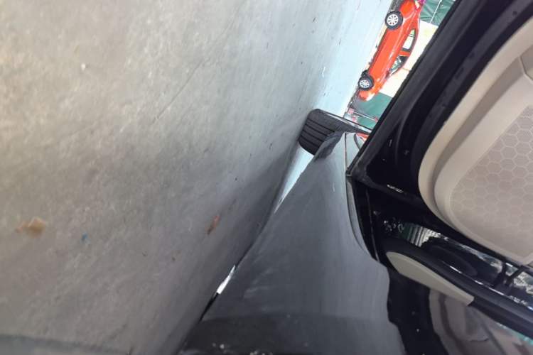 Used Cadillac XTS 2017 28T Tech Edition Left Side Sill