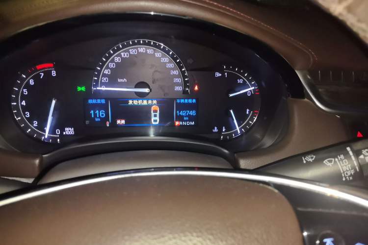 Used Cadillac XTS 2017 28T Tech Edition Odometer Close Up