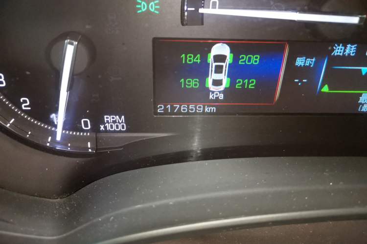 Used Cadillac XTS 2017 28T Tech Edition Odometer Close Up