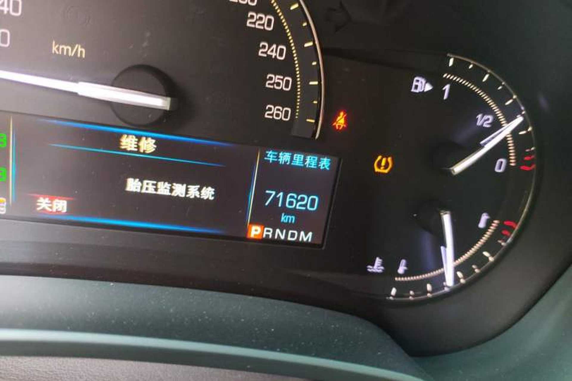 Used Cadillac XTS 2017 28T Elite Model Odometer Close Up