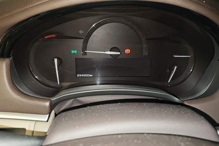 Used Cadillac XTS 2017 28T Elite Model Odometer Close Up