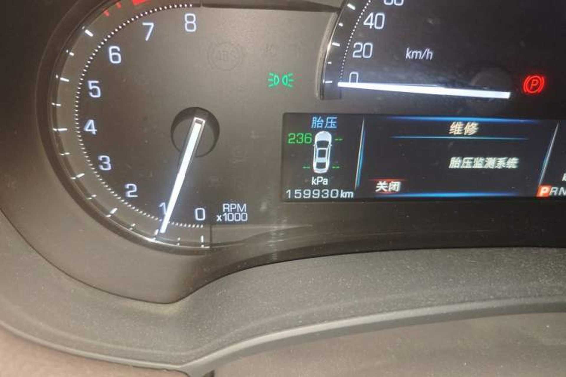 Used Cadillac XTS 2017 28T Tech Edition Odometer Close Up