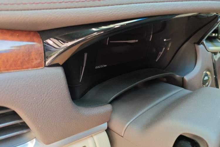 Used Cadillac XTS 2017 28T Elite Model Odometer Close Up