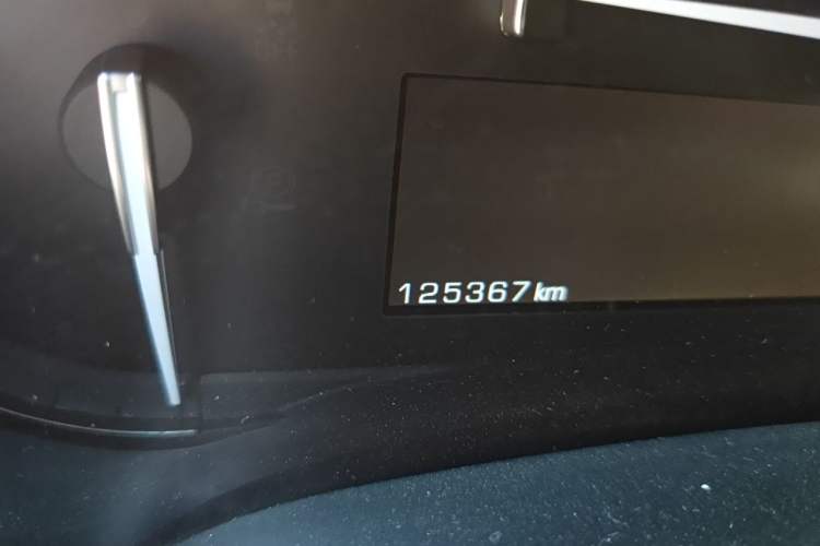 Used Cadillac XTS 2017 28T Tech Edition Odometer Close Up