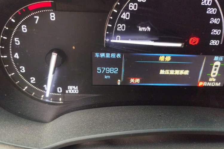 Used Cadillac XTS 2017 28T Tech Edition Odometer Close Up