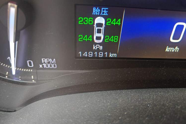 Used Cadillac XTS 2017 28T Elite Model Odometer Close Up