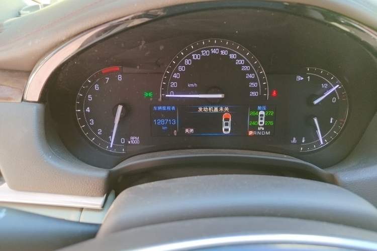 Used Cadillac XTS 2017 28T Elite Model Odometer Close Up