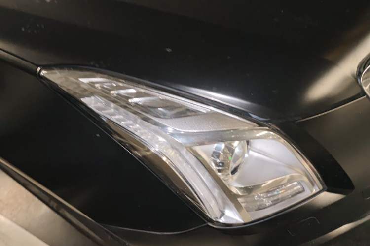 Used Cadillac XTS 2017 28T Elite Model Right Front Headlight