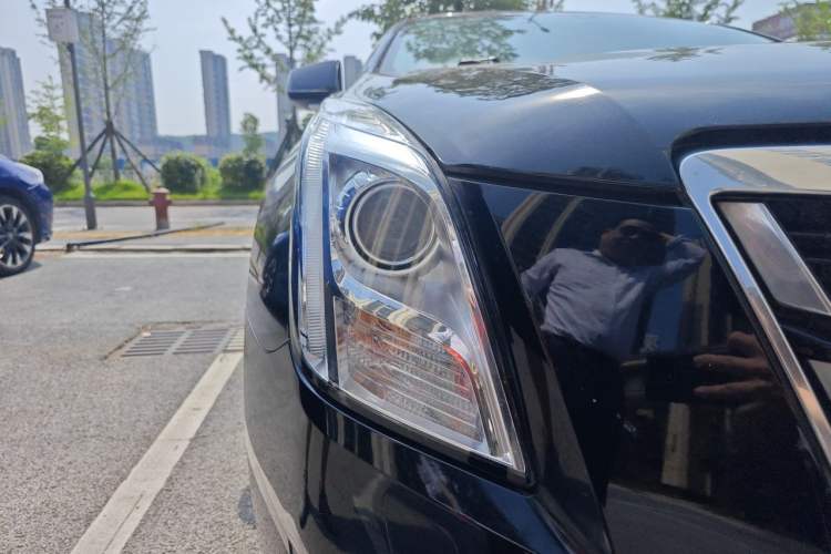 Used Cadillac XTS 2017 28T Elite Model Right Front Headlight