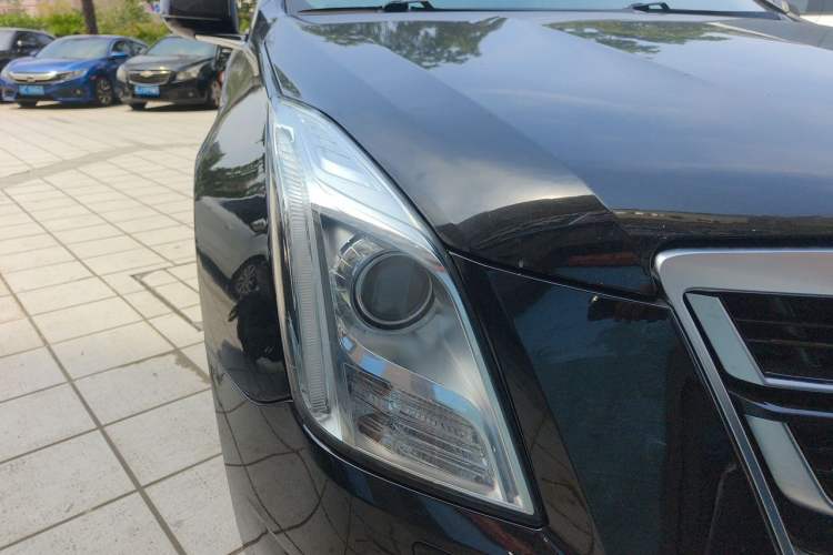 Used Cadillac XTS 2017 28T Elite Model Right Front Headlight