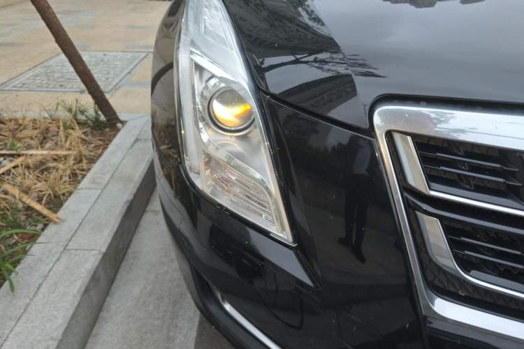 Used Cadillac XTS 2017 28T Tech Edition Right Front Headlight