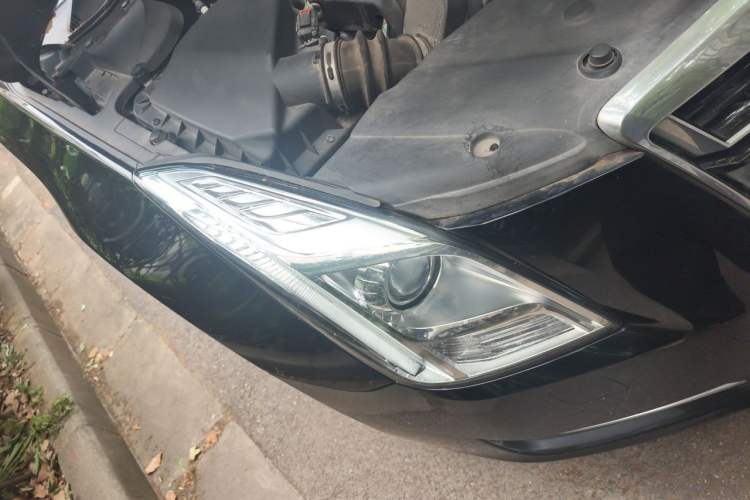 Used Cadillac XTS 2017 28T Tech Edition Right Front Headlight