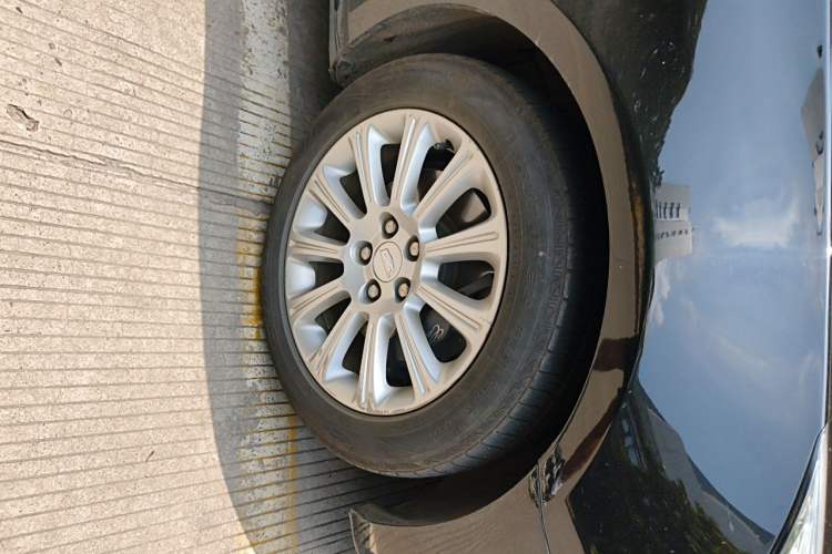 Used Cadillac XTS 2017 28T Elite Model Right Front Wheel Hub