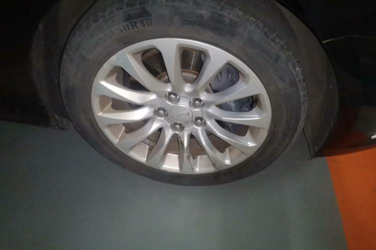 Used Cadillac XTS 2017 28T Tech Edition Right Front Wheel Hub