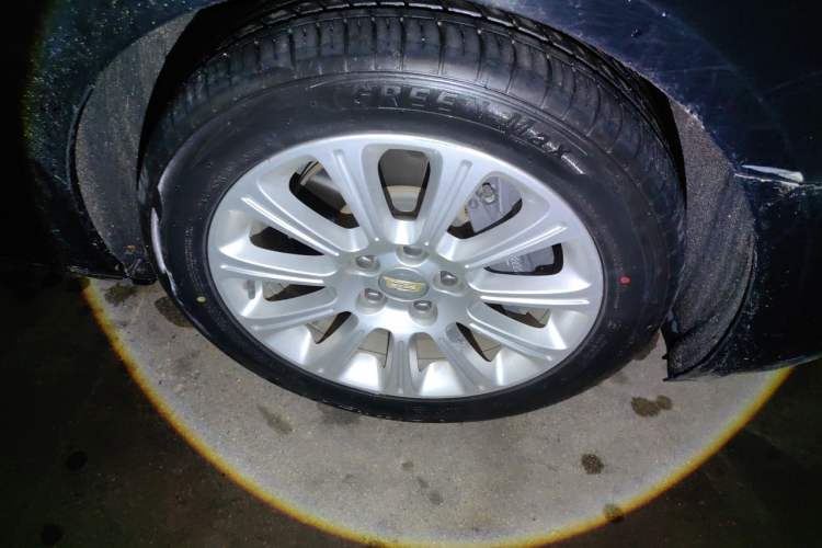 Used Cadillac XTS 2017 28T Elite Model Right Front Wheel Hub