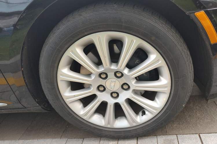 Used Cadillac XTS 2017 28T Elite Model Right Front Wheel Hub