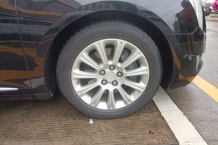 Used Cadillac XTS 2017 28T Elite Model Right Front Wheel Hub