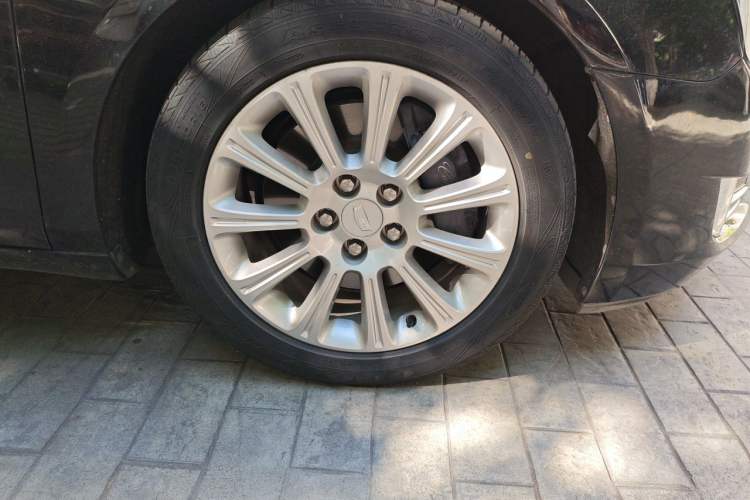 Used Cadillac XTS 2017 28T Elite Model Right Front Wheel Hub