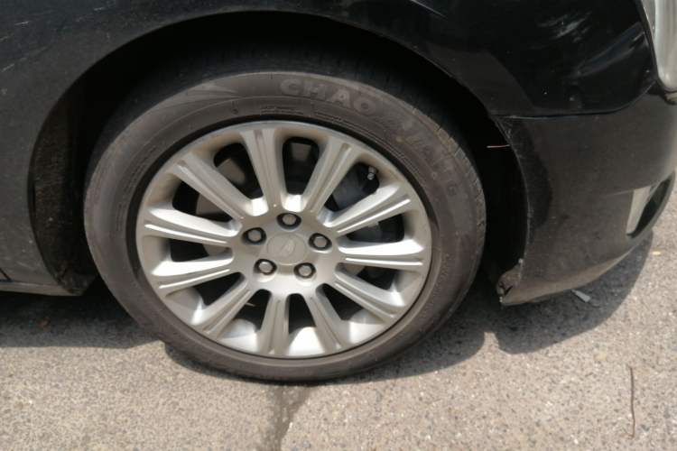 Used Cadillac XTS 2017 28T Elite Model Right Front Wheel Hub