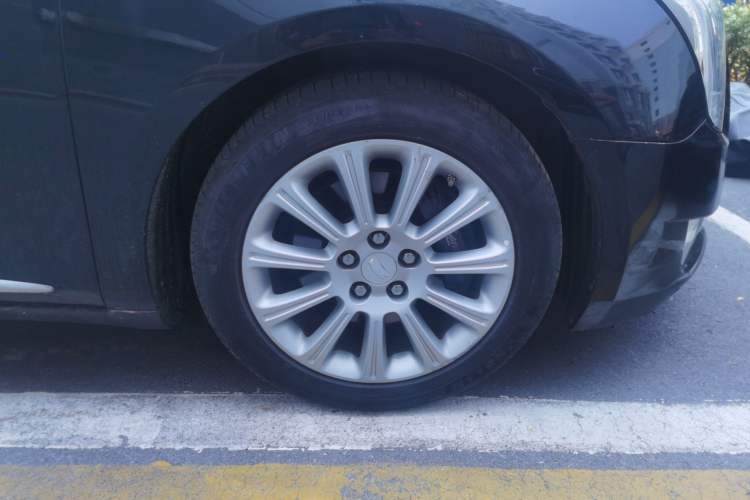 Used Cadillac XTS 2017 28T Elite Model Right Front Wheel Hub