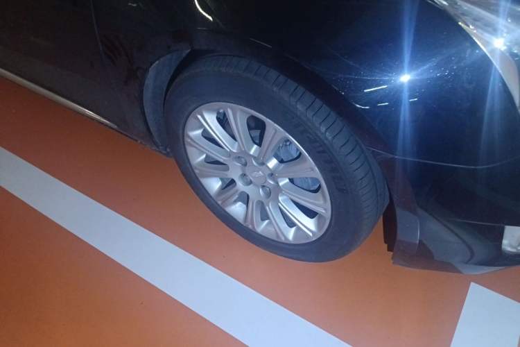 Used Cadillac XTS 2017 28T Tech Edition Right Front Wheel Hub