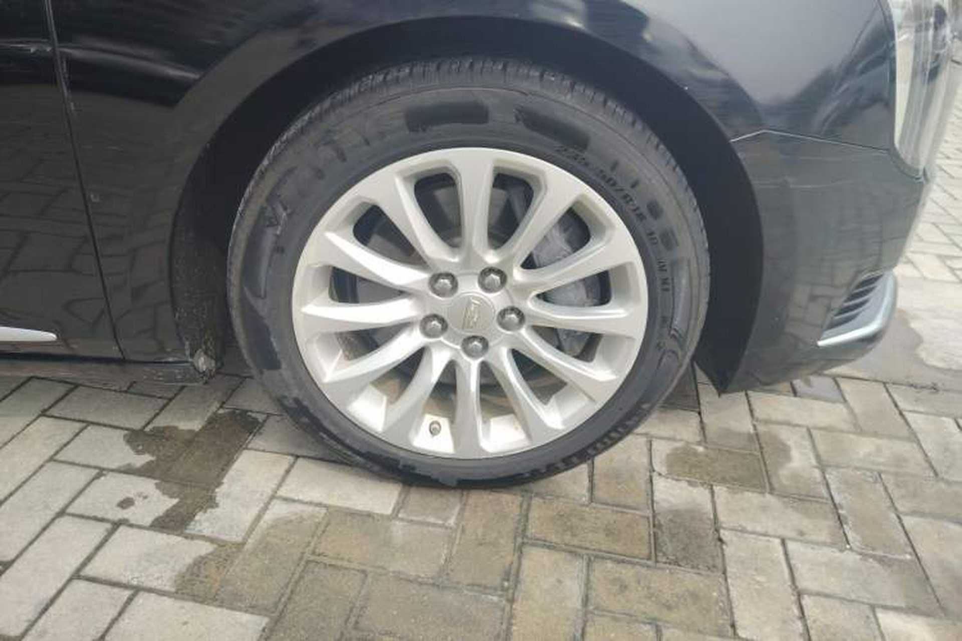 Used Cadillac XTS 2017 28T Tech Edition Right Front Wheel Hub