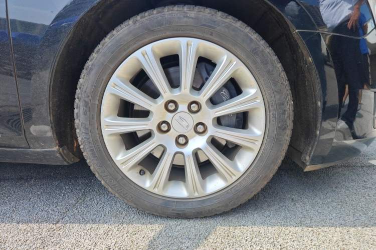Used Cadillac XTS 2017 28T Elite Model Right Front Wheel Hub