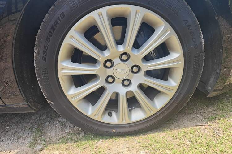 Used Cadillac XTS 2017 28T Elite Model Right Front Wheel Hub