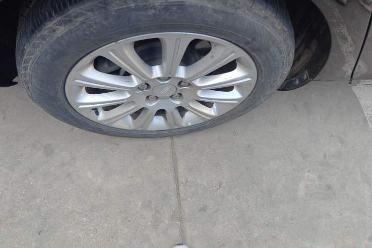 Used Cadillac XTS 2017 28T Tech Edition Right Front Wheel Hub