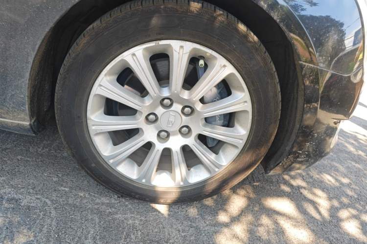 Used Cadillac XTS 2017 28T Tech Edition Right Front Wheel Hub