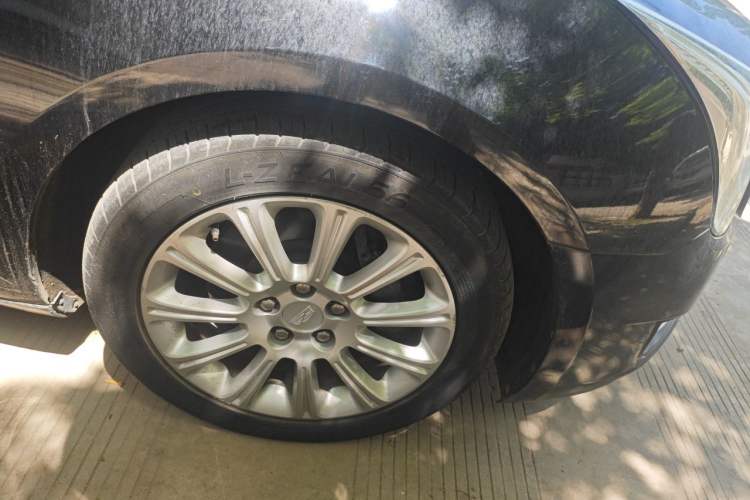 Used Cadillac XTS 2017 28T Tech Edition Right Front Wheel Hub