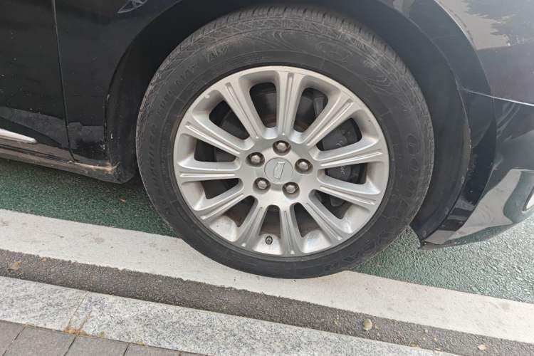 Used Cadillac XTS 2017 28T Tech Edition Right Front Wheel Hub