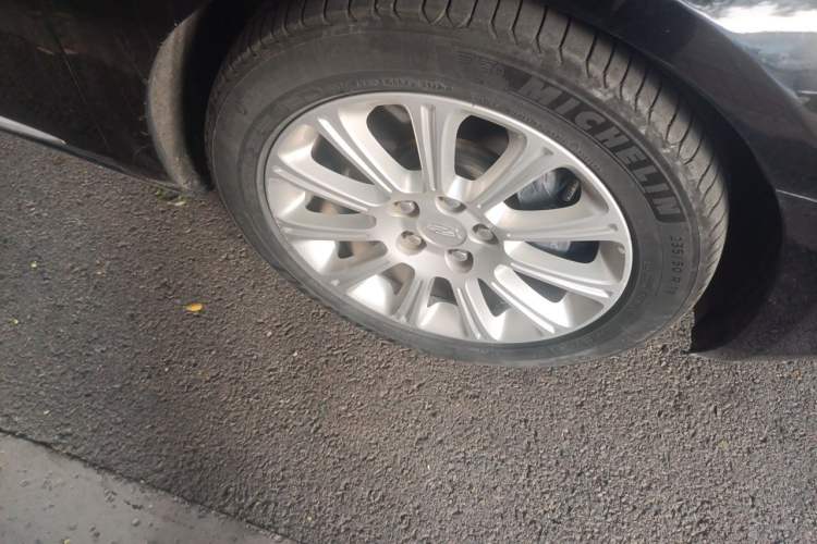 Used Cadillac XTS 2017 28T Luxury Model Right Front Wheel Hub