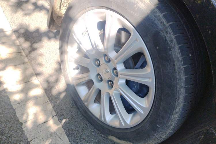 Used Cadillac XTS 2017 28T Tech Edition Right Front Wheel Hub