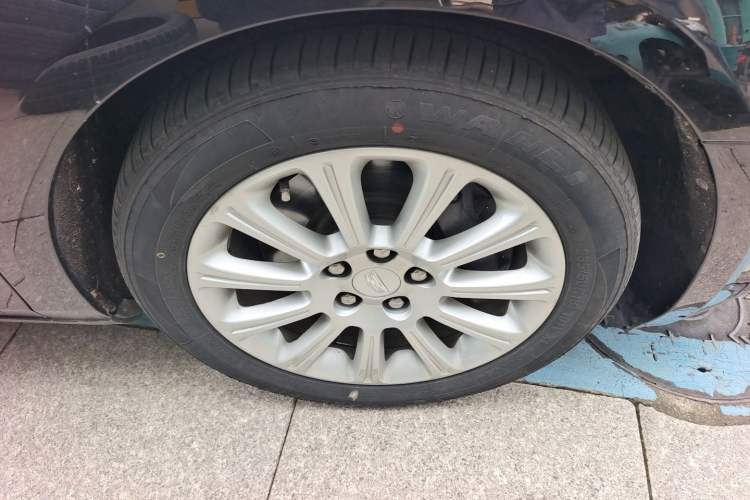 Used Cadillac XTS 2017 28T Tech Edition Right Front Wheel Hub