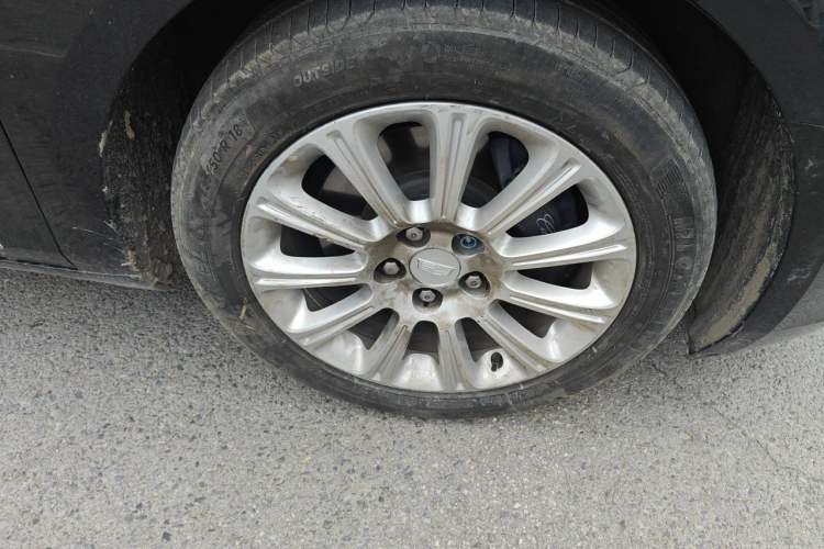 Used Cadillac XTS 2017 28T Elite Model Right Front Wheel Hub