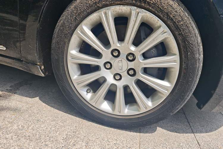 Used Cadillac XTS 2017 28T Tech Edition Right Front Wheel Hub
