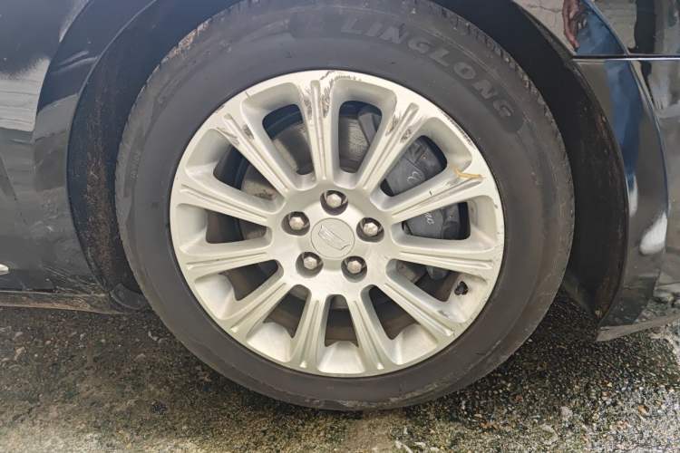 Used Cadillac XTS 2017 28T Tech Edition Right Front Wheel Hub