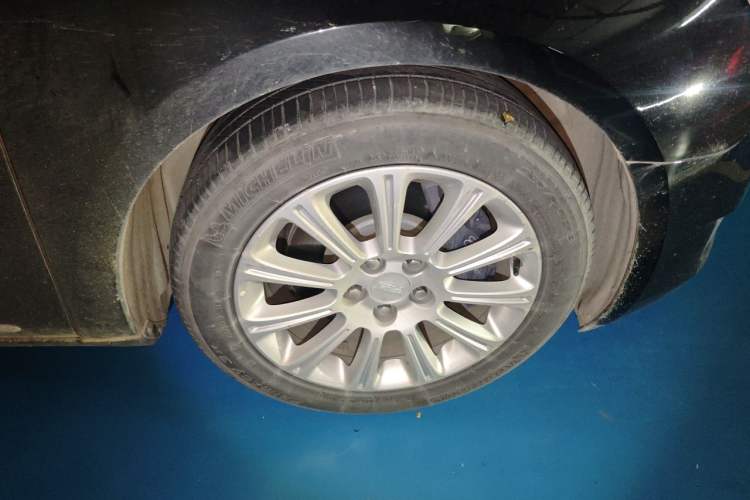 Used Cadillac XTS 2017 28T Elite Model Right Front Wheel Hub
