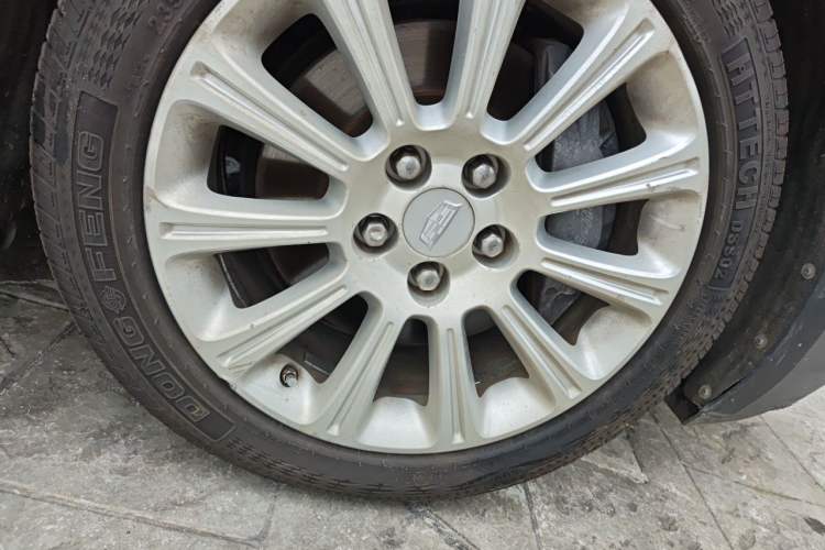 Used Cadillac XTS 2017 28T Elite Model Right Front Wheel Hub